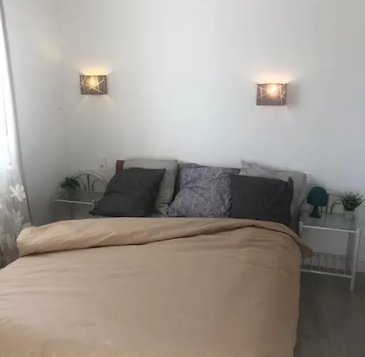 Les Micocouliers - Spacieuse Maison,4chambres ,avec Jardin- Parking -wifi